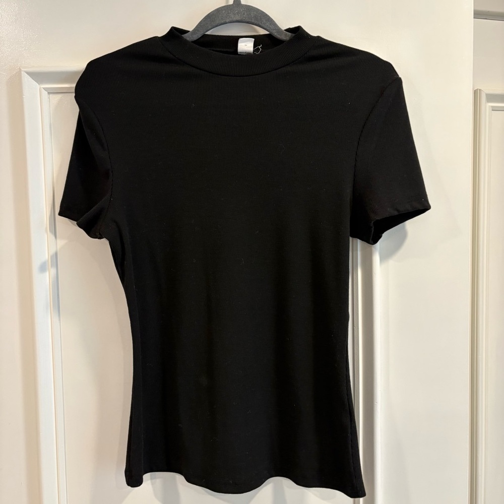 Amazon Black Short Sleeve Women's Tee